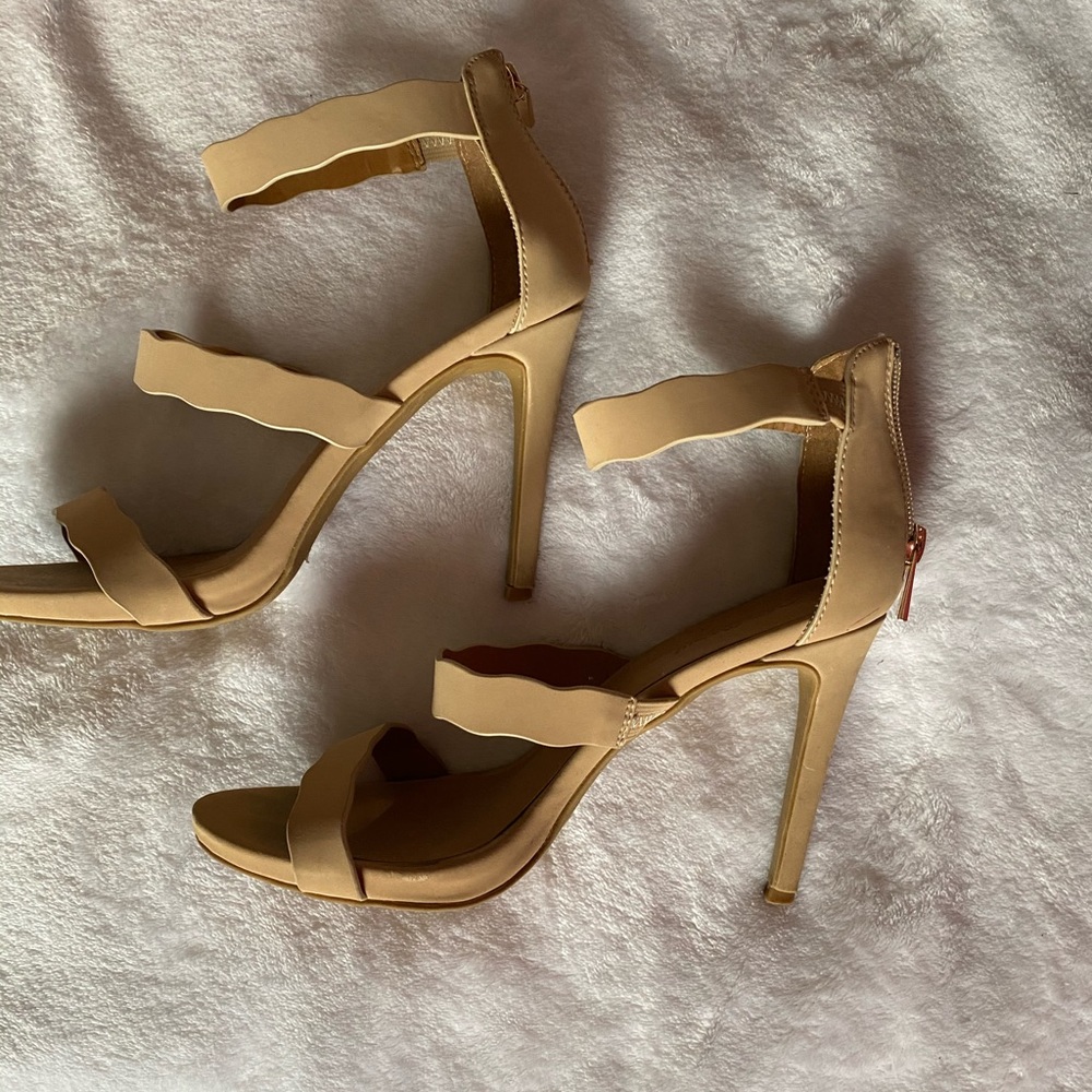 Size 9 nude heels